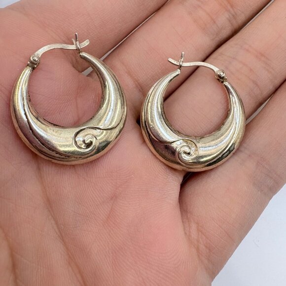VTG Sterling Silver 925 Scroll Design Tapered Hoop Earrings Size 1" Length - Picture 5 of 7